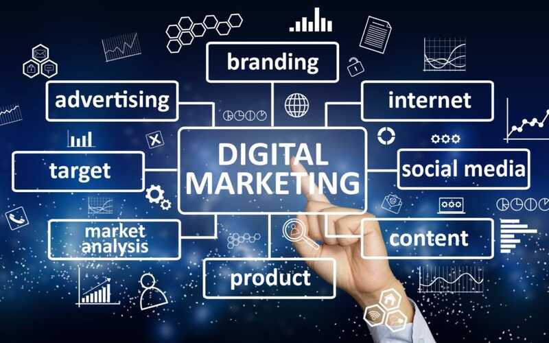 Chuyên viên Digital Marketing lên kế hoạch quảng cáo